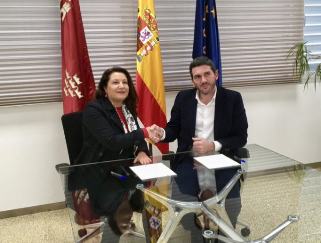 Carmen Crespo y Antonio Luengo tras la reunión en la sede del Gobierno regional de Murcia