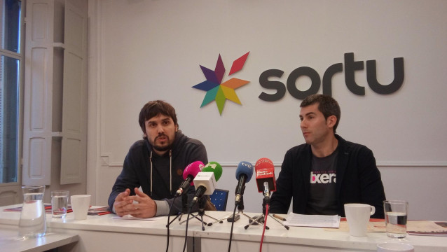 Sortu llama a las bases de la izquierda 'abertzale' a respaldar la abstención de EH Bildu en la investidura de Sánchez.