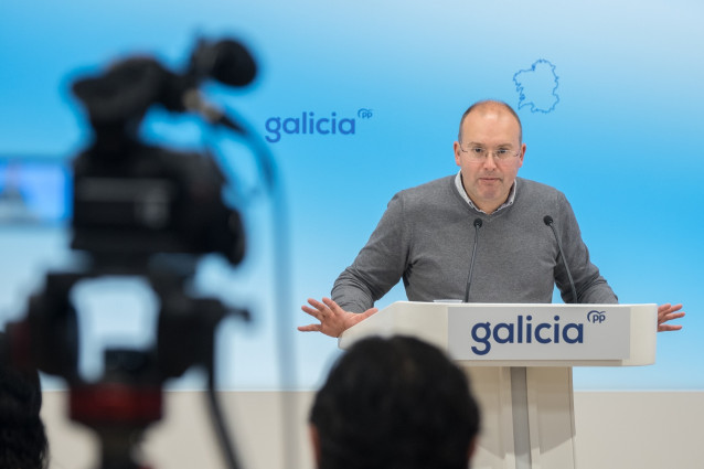 El secretario general del PP de Galicia, Miguel Tellado, en rueda de prensa.