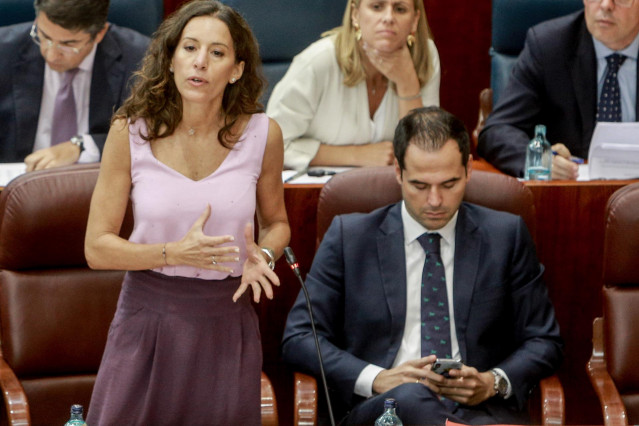 La consejera de Presidencia de la Comunidad de Madrid, María Eugenia Carballedo, interviene desde su escaño en una sesión plenaria en la Asamblea de Madrid (España), a 3 de octubre de 2019.