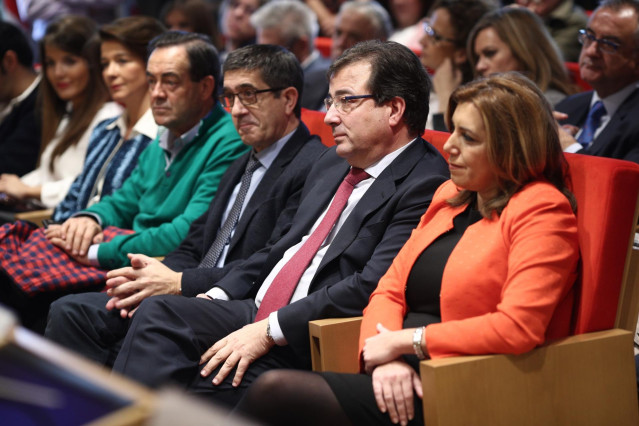 Patxi López y Susana Díaz en la presentación del libro del hijo de Guillermo Fernández Vara El desafío del cambio