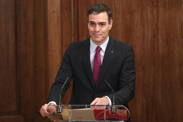 El presidente del Gobierno en funciones, Pedro Sánchez, durante su intervención en el acto de presentación del programa de Gobierno del PSOE y Unidas Podemos, en el Congreso de los Diputados, Madrid (España), a 30 de diciembre de 2019.
