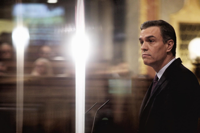 El presidente de Gobierno en funciones y secretario general del PSOE, Pedro Sánchez, pronuncia su discurso en la tribuna del Congreso de los Diputados