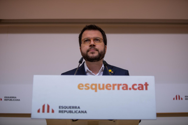 El vicepresidente de la Generalitat y coordinador nacional de ERC, Pere Aragonès, ofrece una rueda de prensa tras una reunión extraordinaria de la Ejecutiva de Esquerra Republicana