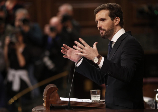El presidente del PP, Pablo Casado, interviene desde la tribuna del Congreso de los Diputados en la primera sesión del debate de investidura