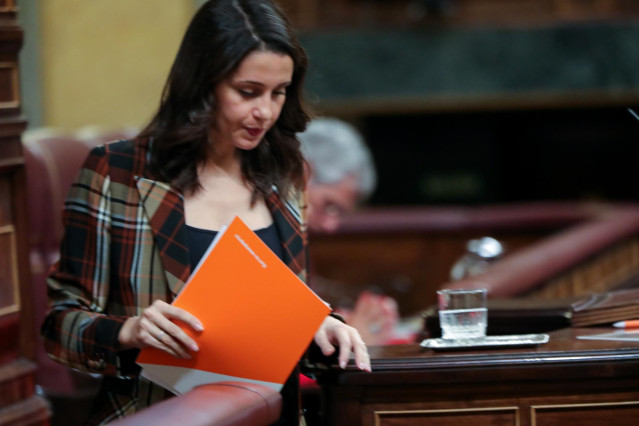 La portavoz de Ciudadanos (Cs) en el Congreso de los Diputados, Inés Arrimadas, tras intervenir en la primera sesión del debate de investidura