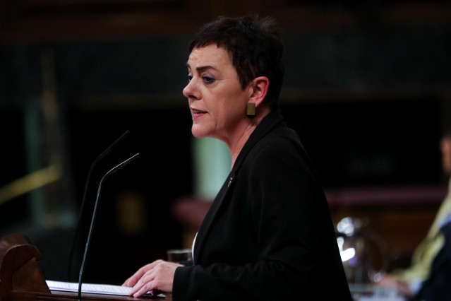 La portavoz de EH Bildu en el Congreso, Mertxe Aizpurua, durante su intervención en la segunda sesión del debate de investidura de Pedro Sánchez a la Presidencia de Gobierno este domingo 5 de enero de 2020