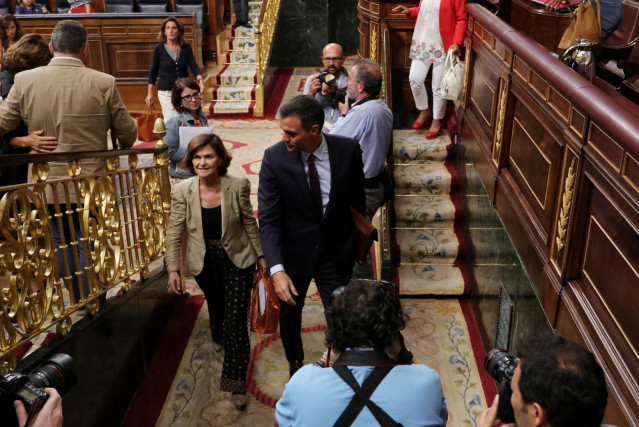 La vicepresidenta del Gobierno en funciones, Carmen Calvo, y el presidente del Gobierno en funciones, Pedro Sánchez