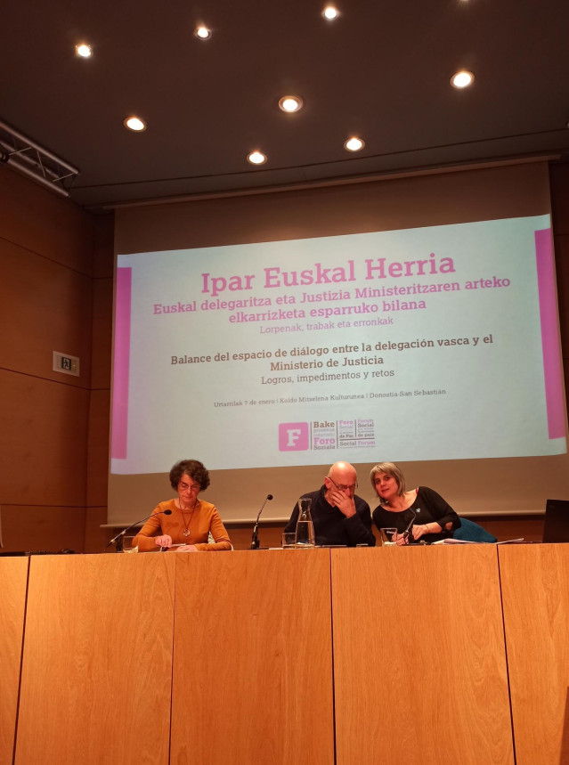 Jornada del Foro Social con los Artesanos de la Paz.