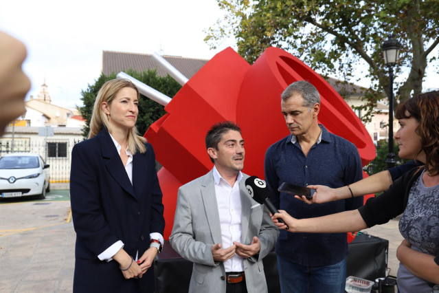 El secretario de Acción Institucional de Cs en la Comunitat Valenciana, Jesús Gimeno, atiende a los medios