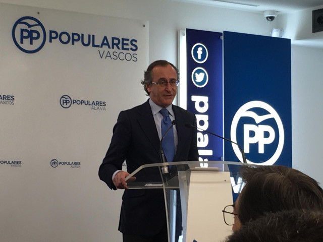 Alonso (PP) responsabiliza a Urkullu de los contratos bajo 