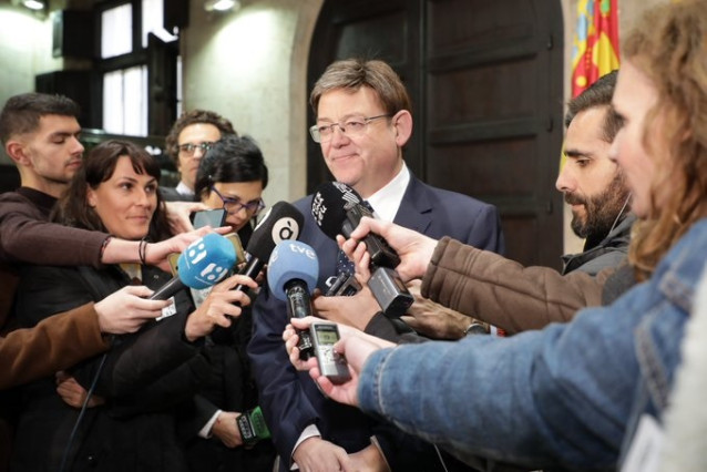 Puig atiende a los periodistas en el Palau de la Generalitat