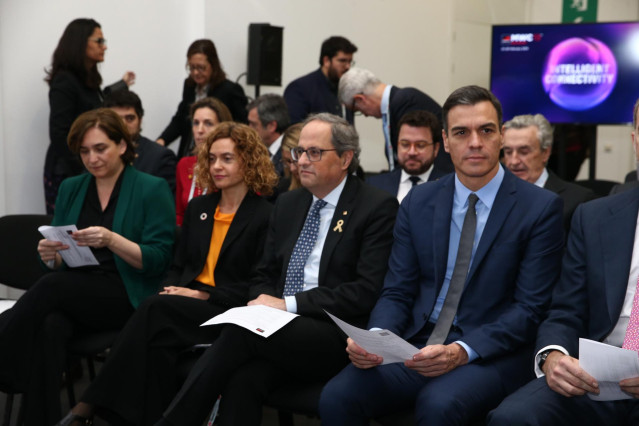 (I-D) La alcaldesa de Barcelona, Ada Colau; el presidente de la Generalitat, Quim Torra; el presidente del Gobierno, Pedro Sánchez, durante la inauguración ‘GSMA Mobile World Congress 2019’ en Barcelona.