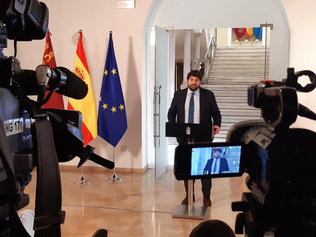 El presidente del Gobierno regional, Fernando López Miras, en la rueda de prensa