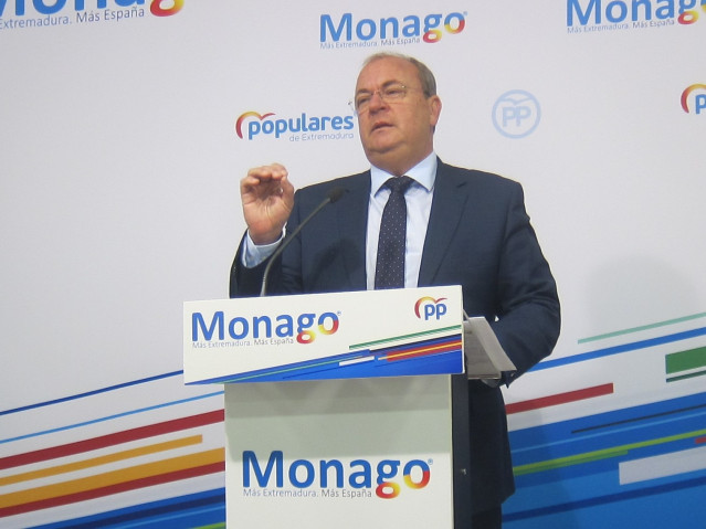 José Antonio Monago, en una rueda de prensa en la sede del PP en Mérida.