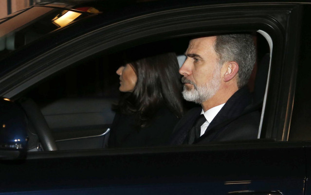 Los Reyes Felipe VI y Letizia acuden a la capilla ardiente de la Infanta Doña Pilar
