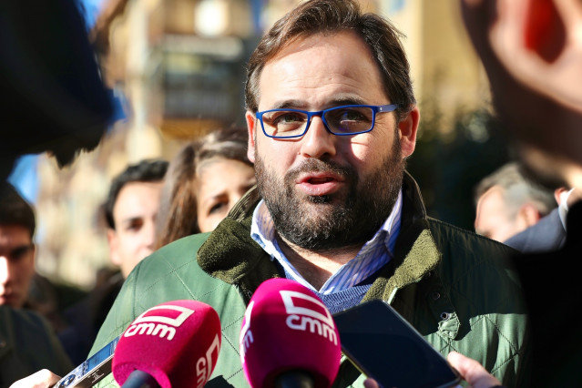 El presidente del PP en la región, Paco Núñez, atiende a los medios