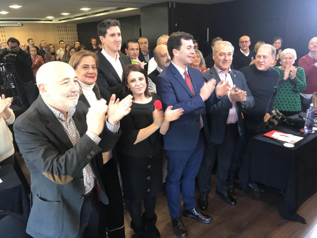 La vicesecretaria general del PSOE, Adriana Lastra, arropa a los socialistas gallegos en un acto en Santiago de Compostela