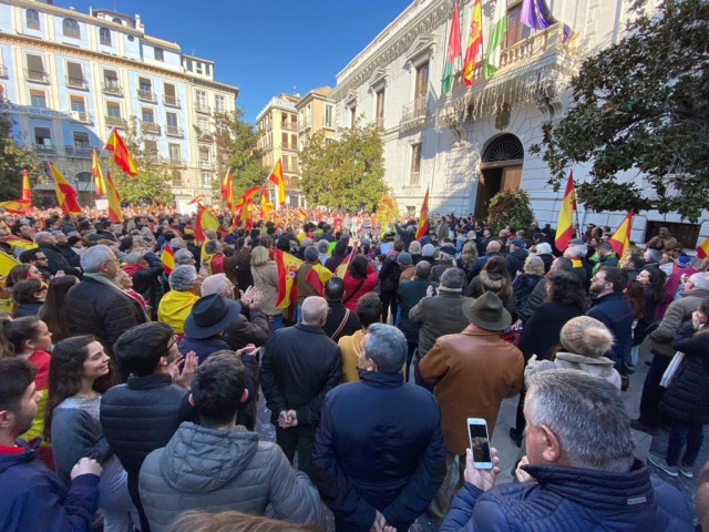 Concentración de 'España Existe' en el Ayuntamiento de Granada