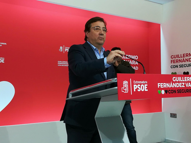 Vara en rueda de prensa en Mérida tras la toma de posesión de ministros del nuevo Gobierno de España