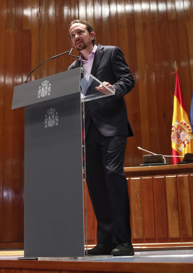 El vicepresidente de Derechos Sociales y Agenda 2030 para el Gobierno de coalición de PSOE y Unidas Podemos en la XIV Legislatura, Pablo Iglesias, tras la toma de posesión de su cargo en la sede del Ministerio de Sanidad en Madrid (España), a 13 de enero