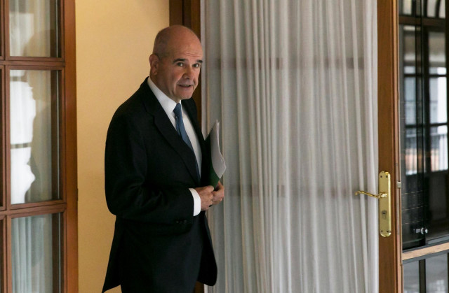 El expresidente de la Junta Manuel Chaves abandona sin contestar a preguntas la comisión de investigación parlamentaria sobre la Faffe. Foto de archivo