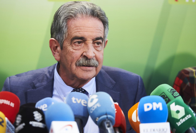 El secretario general del PRC, Miguel Ángel Revilla, en rueda de prensa para informar sobre la situación del partido tras el 'NO' a la investidura de Sánchez el pasado 7 de enero, en Santander /Cantabria (España), a 9 de enero de 2020.