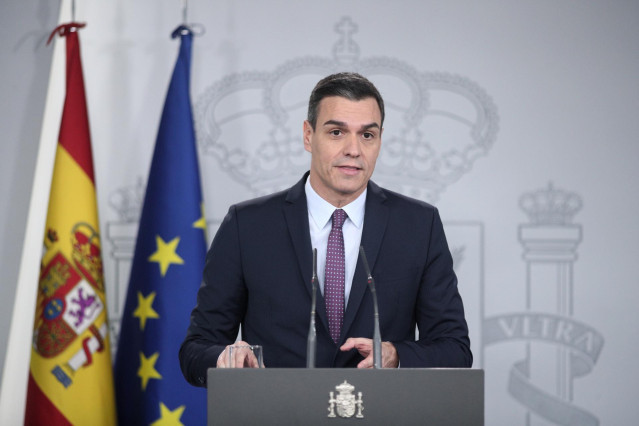 El presidente del Gobierno, Pedro Sánchez, en rueda de prensa tras la primera reunión del consejo de ministros del Gobierno de coalición de PSOE y Unidas Podemos en la XIV Legislatura, en Madrid (España), a 14 de enero de 2020.