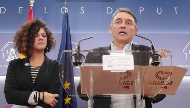 Los diputados de Unidas Podemos en el Congreso de los Diputados, Sofía Fernández Castañón y Enrique Santiago intervienen para presentar la denuncia que registrarán en la Fiscalía General del Estado por los supuestos delitos cometidos contra la menor del `
