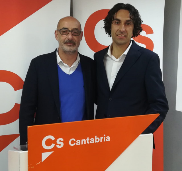 El portavoz parlamentario de Cs y exportavoz autonómico, Félix Álvarez, junto al alcalde de Astillero y nuevo portavoz de Cs Cantabria, Javier Fernández Soberón (Imagen de archivo)