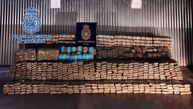 [Grupomadrid] Nota De Prensa: La Policía Nacional Detiene A 18 Personas Y Desmantela Una Red De Transporte De Hachís En Vehículos De Gran Tonelaje