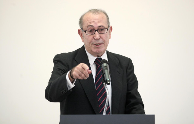 El ex secretario general del Partido Socialista de Euskadi, Nicolás Redondo de la plataforma `La España que reúne´ durante la presentación de un manifiesto contra el acuerdo PSOE-Podemos en la sede de la Fundación Diario Madrid, en Madrid (España), a 26 d