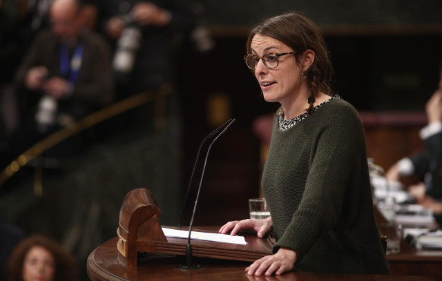 La diputada de la CUP, Mireia Vehí, interviene en la segunda sesión de votación para la investidura del candidato socialista a la Presidencia del Gobierno en la XIV Legislatura, en Madrid (España), a 7 de enero de 2020.
