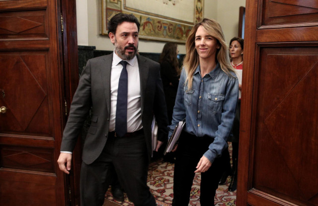 La portavoz del Partido Popular en el Congreso, Cayetana Álvarez de Toledo y el secretario general del Grupo Popular, Guillermo Marisca, a su llegada a la Junta de Portavoces del Congreso de los Diputados, en Madrid (España), a 15 de enero de 2020.