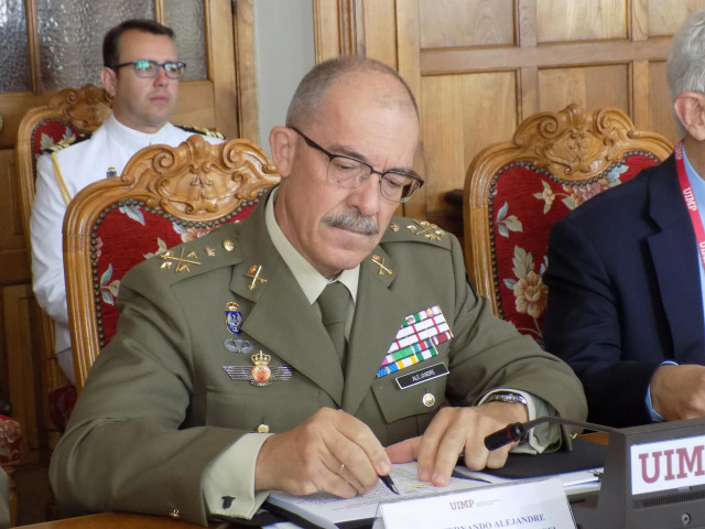 El Jefe del Estado Mayor de la Defensa (Jemad), el general Fernando Alejandre Martínez, durante unos cursos de la Universidad Menéndez Pelayo en Santander