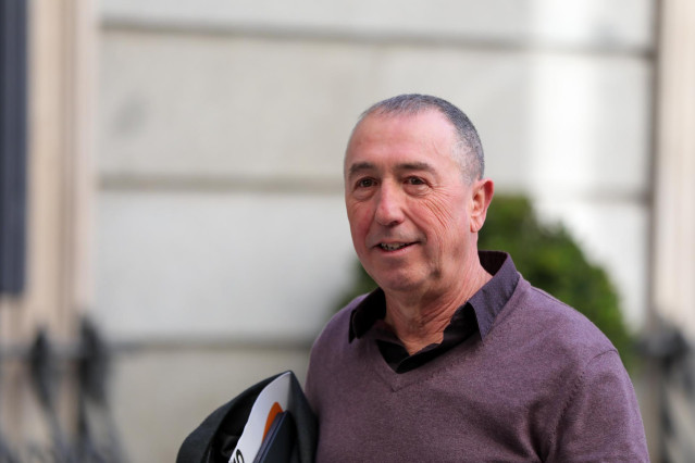 El diputado de Compromís Joan Baldoví llega al Congreso de los Diputados para la segunda votación para la investidura del candidato socialista a la Presidencia del Gobierno en la XIV Legislatura, en Madrid (España), a 7 de enero de 2020.