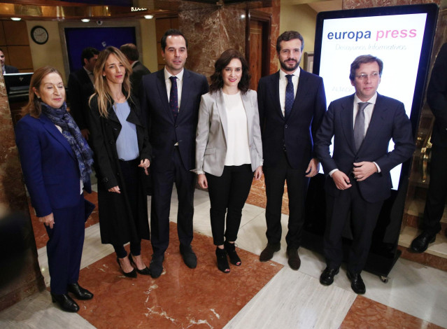 (I-D) La vicepresidenta segunda de la Mesa del Congreso, Ana Pastor; la portavoz del Partido Popular en el Congreso, Cayetana Álvarez de Toledo; el vicepresidente de la Comunidad de Madrid, Igancio Aguado; la presidenta de la Comunidad de Madrid, Isabel D