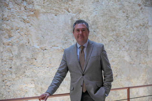 El Alcalde de Sevilla, Juan Espada,  durante su entrevista con Europa Press.