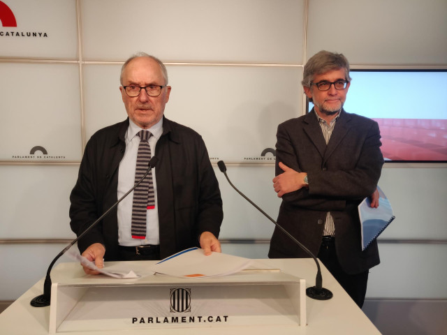 El síndic de Greuges, Rafael Ribó, y su adjunto general, Jaume Saura.