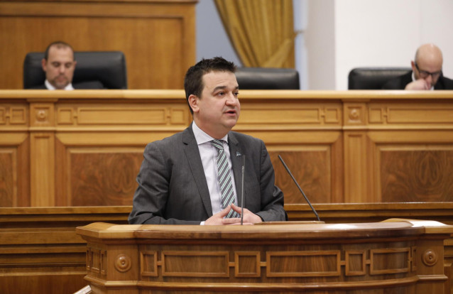 El consejero de Agricultura, Agua y Desarrollo Rural de C-LM, Francisco Martínez Arroyo, en las Cortes regionales