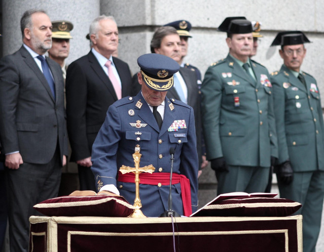 El general del Aire, Miguel Angel Villarroya, durante el acto de toma de  posesión de su cargo como nuevo jefe de Estado Mayor de la Defensa