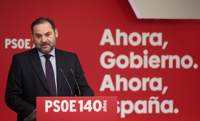 El ministro de Fomento en funciones, José Luis Ábalos, durante su intervención en la reunión de la Ejecutiva Federal del PSOE en la sede del partido en la Calle Ferraz un día antes del inicio del pleno de investidura en el Congreso de los Diputados, en Ma