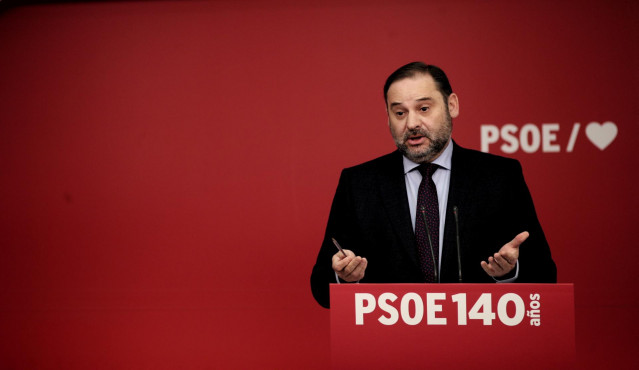 El ministro de Fomento en funciones, José Luis Ábalos, durante su intervención en la reunión de la Ejecutiva Federal del PSOE en la sede del partido en la Calle Ferraz un día antes del inicio del pleno de investidura en el Congreso de los Diputados, en Ma