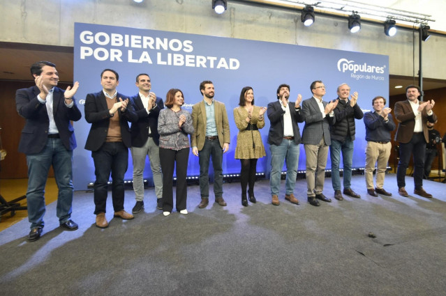 Fernando López Miras junto al presidente del PP, Pablo Casado, y el secretario general del PP, Teodoro García, en el inicio del acto 'Gobiernos por la libertad'
