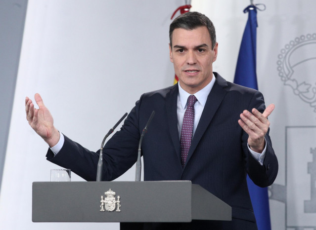 El presidente del Gobierno, Pedro Sánchez, en rueda de prensa tras la primera reunión del consejo de ministros del Gobierno de coalición de PSOE y Unidas Podemos en la XIV Legislatura, en Madrid (España), a 14 de enero de 2020.