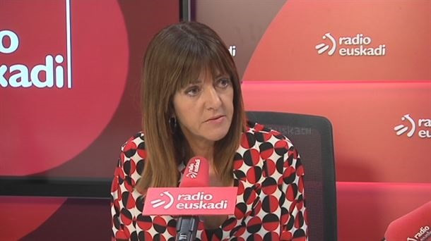 La secretaria general del PSE-EE, Idoia Mendia, en una entrevista en Radio Euskadi
