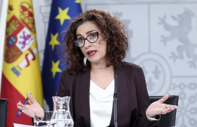 La ministra de Hacienda y Portavoz del Gobierno, María Jesús Montero, comparece en rueda de prensa ante los medios de comunicación tras el primer Consejo de Ministros celebrado en martes en Moncloa, Madrid (España), a 21 de enero de 2020.