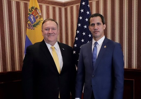 El secretario de Estado de Estados Unidos, Mike Pompeo, y el autoproclamado 