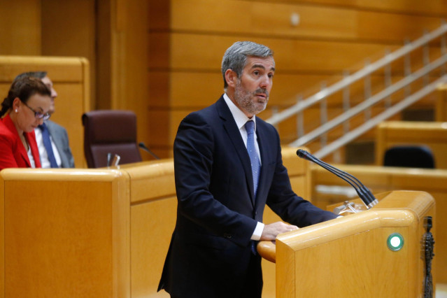 El senador de Coalición Canaria, Fernando Clavijo, en la tribuna del Pleno del Senado.