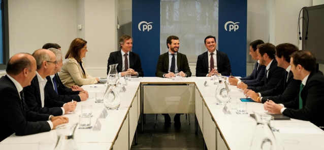 Casado preside una reunión con presidentes de diputaciones del PP